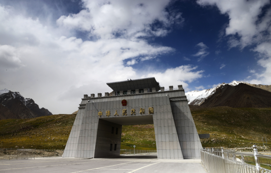 5 Days Private Tour to Hunza Valley, Karimabad & China Border