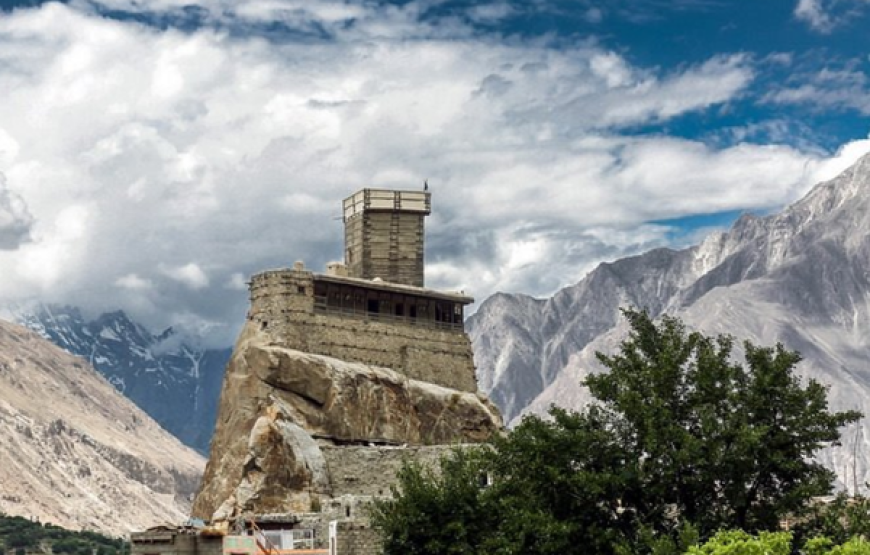 7 Days Private Tour to Naran Valley & Hunza Valley, China Border